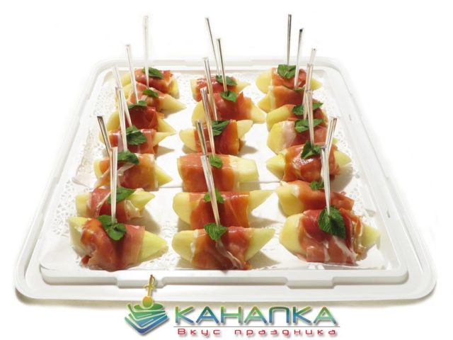 Канапе с пармской ветчины