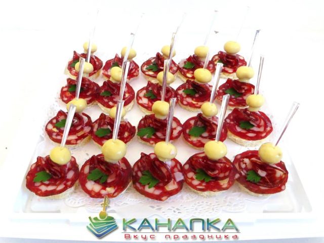 Канапе сэт "Канапе с колбасой и грибочком" - 20 шт.
