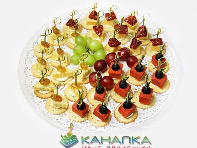 Канапе на крекері замовити