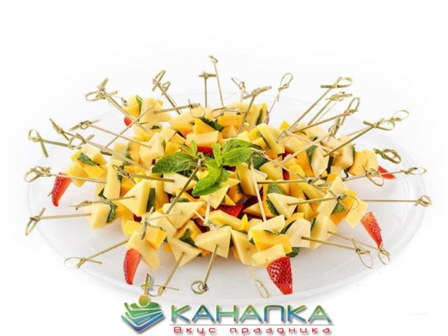 Канапе на шпажці