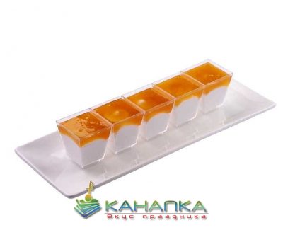 Десерт з манго в стаканчиках