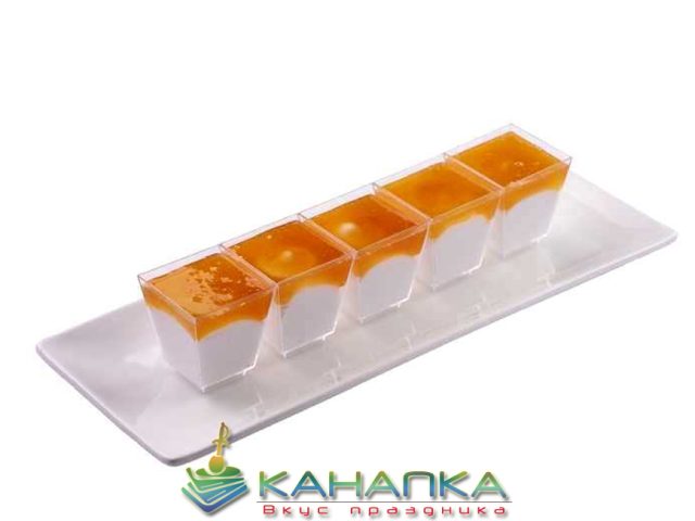 Десерт с манго в стаканчиках